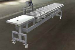 Adjustable gravity conveyor
