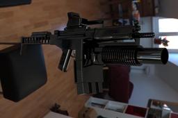 sub machine gun mp5 with m 203