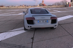 AUDI R8
