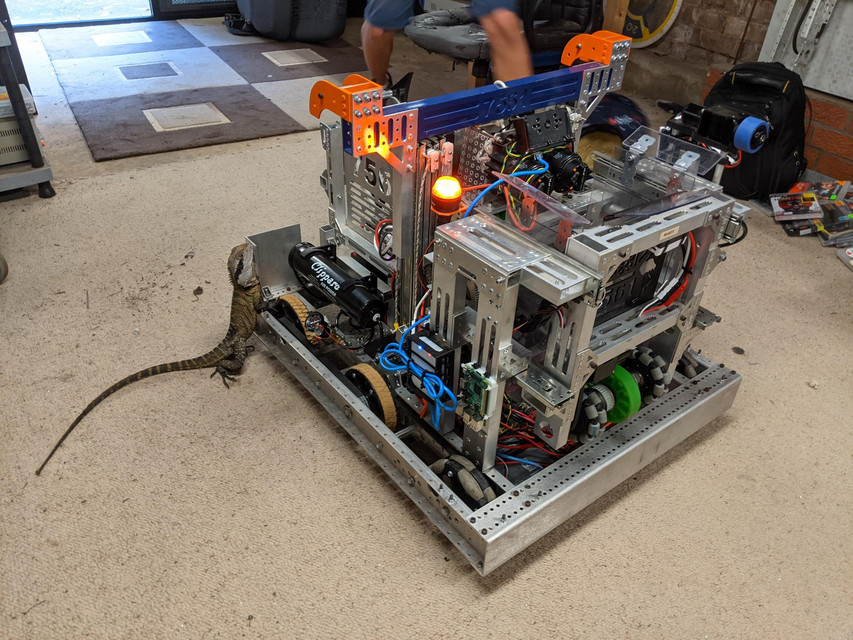 7561 Infinite Rechearge Competition Robot