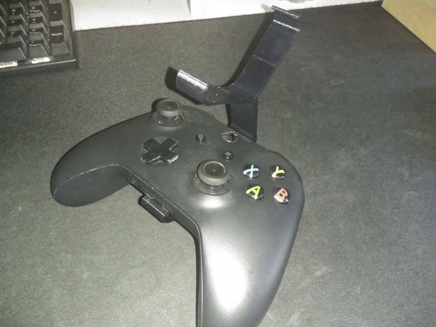 3D Printable Xbox One Controller Bracket Phone Mount 3D CAD Model 